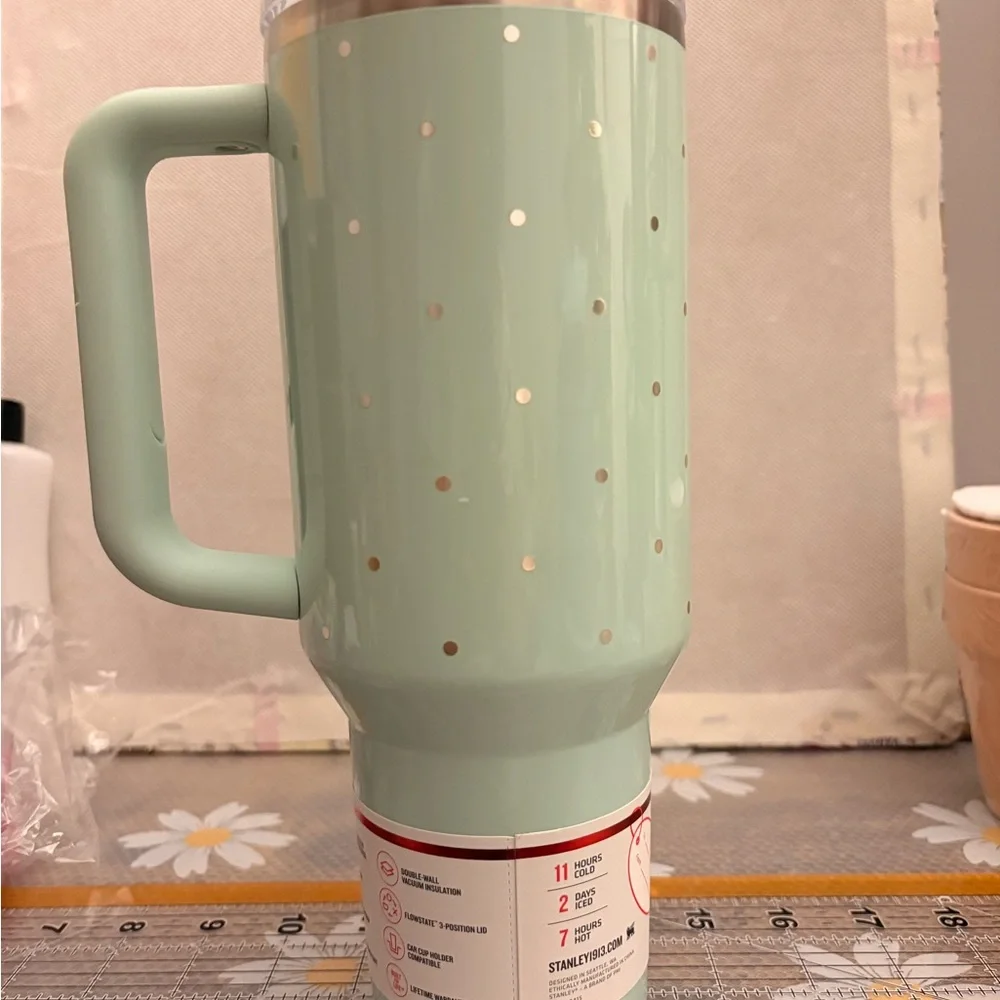 Stanley Target Exclusive Peppermint Polka dot - Picture 4 of 5
